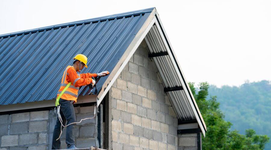 Professional gutter cleaning in Avoca, IA